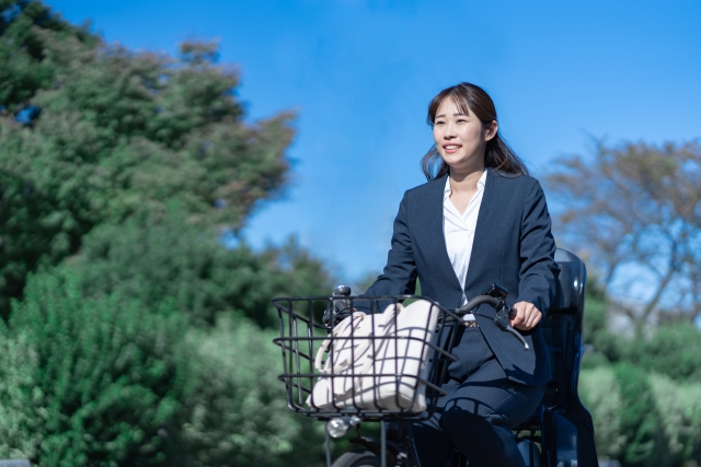 自転車通勤　女性
